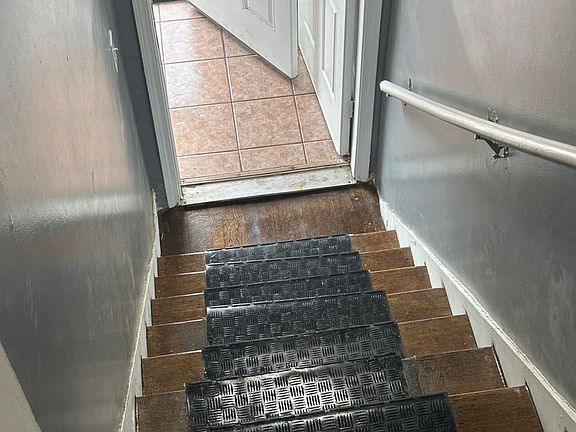 4th image of 1517 S Central Park Ave