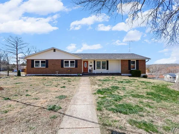 518 N 12th St, De Soto, MO 63020