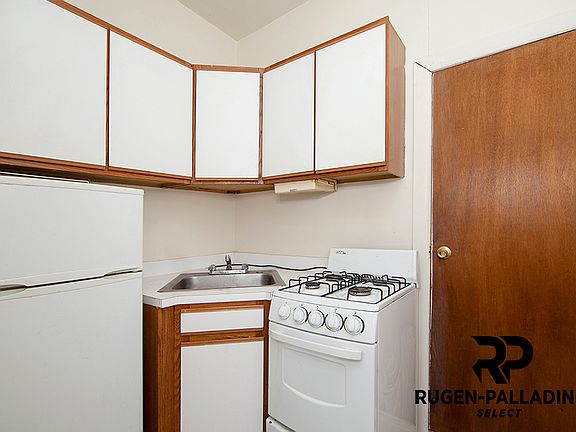 4th image of 428 E 66th St #4FW