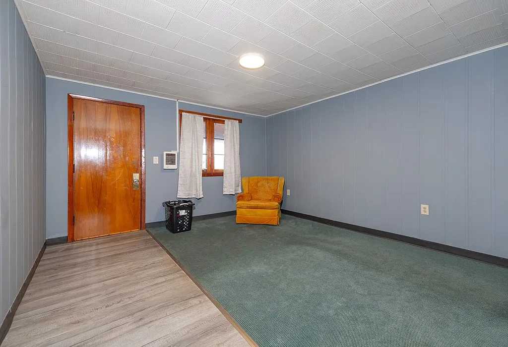 2 bed, 900 sqft, $1,900 — Photo 1