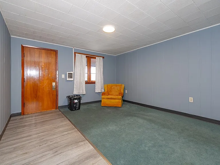 731 N Main St — Photo 4