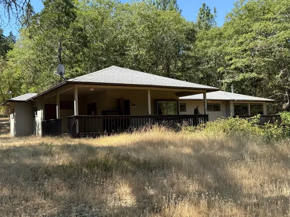 422 Sleepy Hollow Loop, Grants Pass, OR 97527