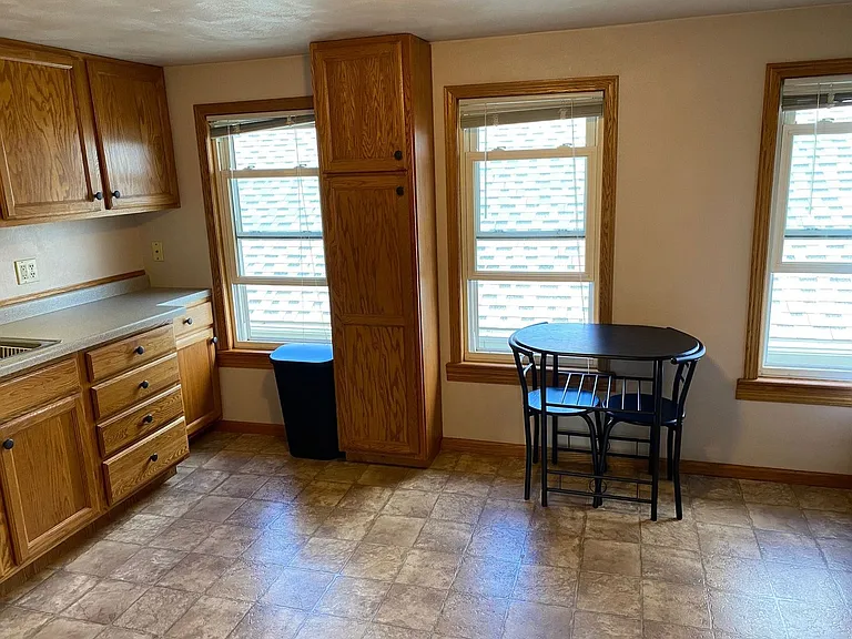 410 N Maple Ave — Photo 10
