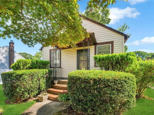 8 Division Road, Ronkonkoma, NY 11779