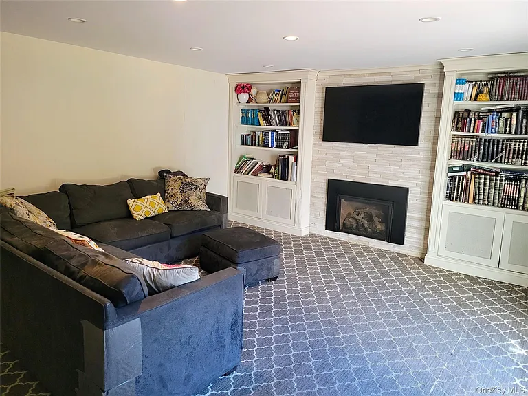 650 Prescott Pl — Photo 10