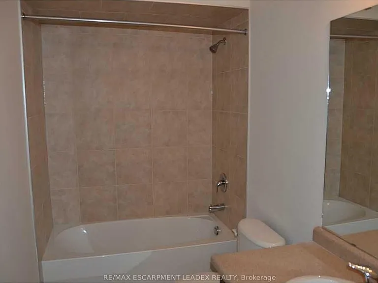 327 Stonehenge Dr — Photo 7