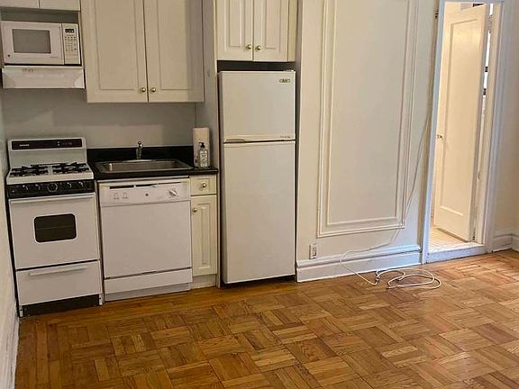 3rd image of 146 W 79th St #2FF