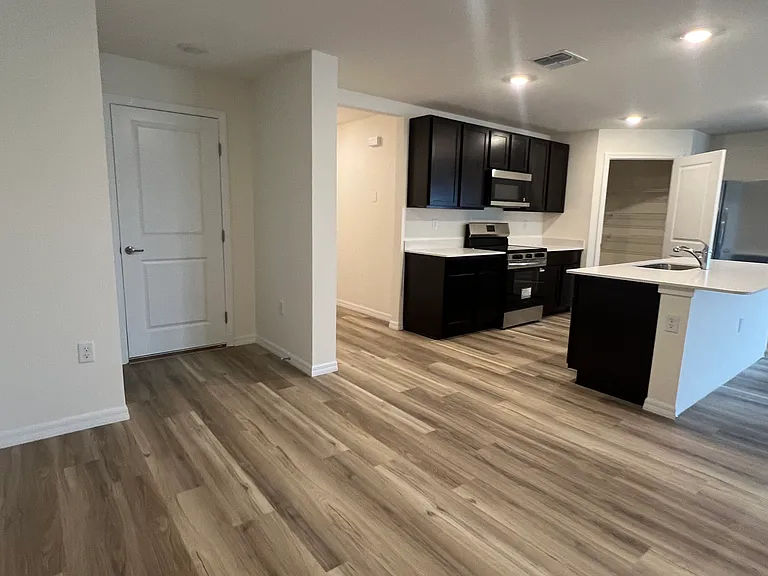 5721 SW 132nd Pl — Photo 6