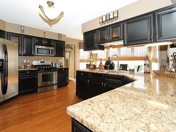 3rd image of 1097 Auburn Ln