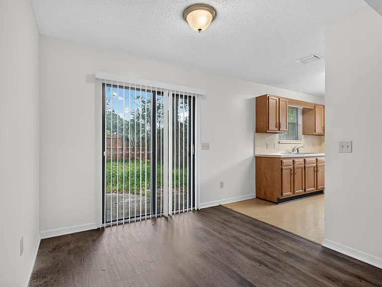 1445 Classic Oak Rd W — Photo 11