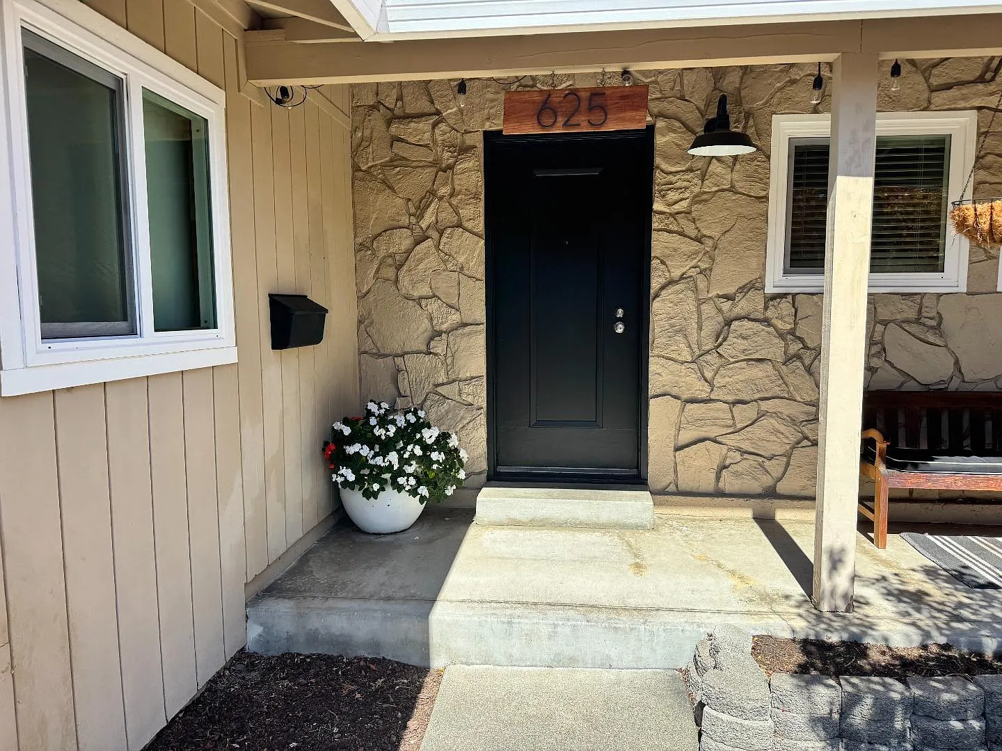 3 bed, 2.5 bath, 1995 sqft, $5,250 — Photo 2