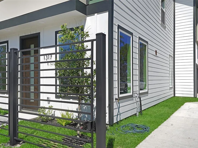 1315 Knight St #1 — Photo 2
