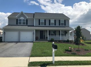 28 Edinboro Ln, Reading, PA 19605