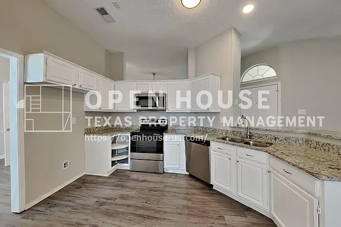 2222 Edinburgh St — Photo 8