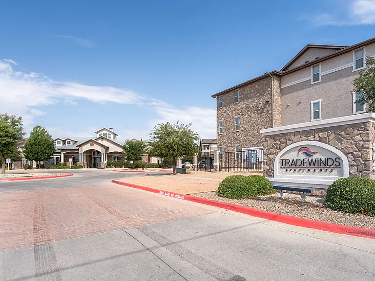 Tradewinds Apartments — Photo 15
