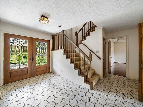 5th image of 15715 Falmouth Dr