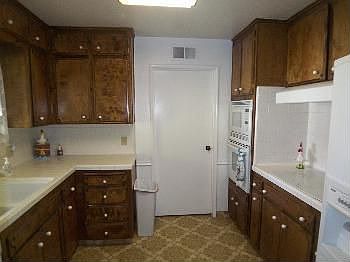 5th image of 928 E Chennault Ave