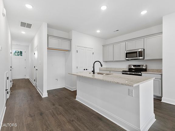 5th image of 1640 Bennett Village Dr