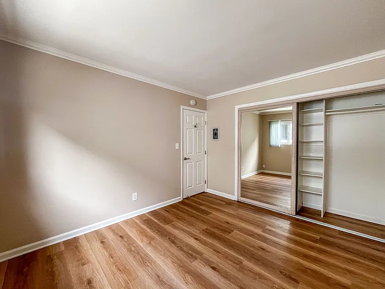 221 Sheldon St — Photo 17