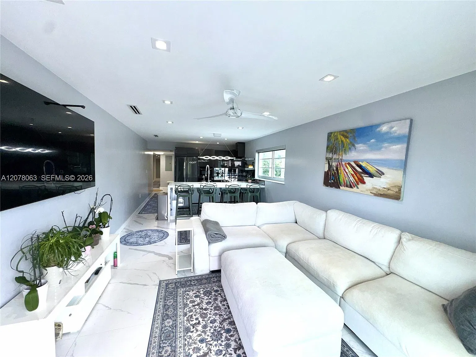 Paradise Plaza Condo — Photo 1