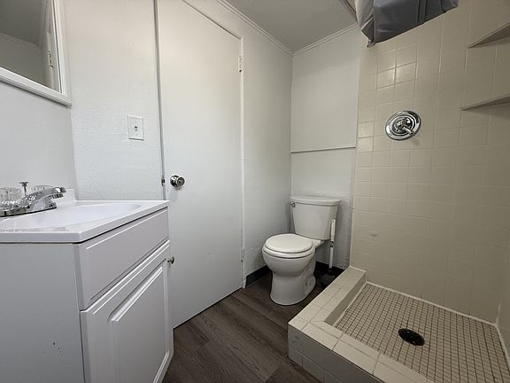 4th image of 429 S 4th St #4