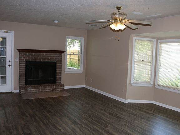 2nd image of 129 Sussex Dr