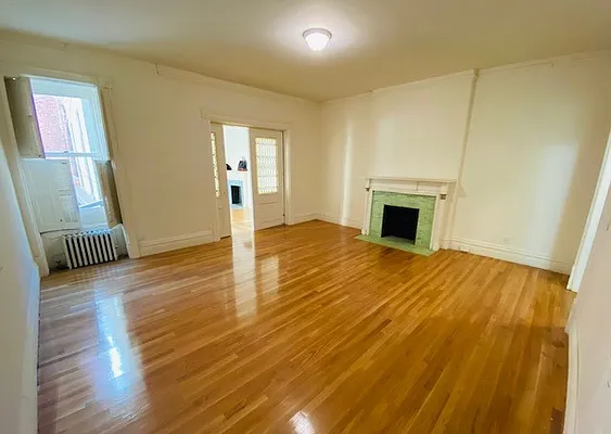 Rented by Salon Realty Corp | media 16