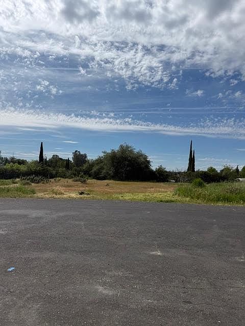 1st image of 2694 La Crescenta Dr
