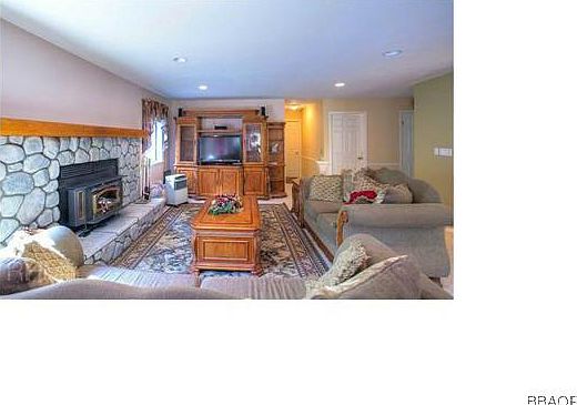3rd image of 27076 Ironwood Ln