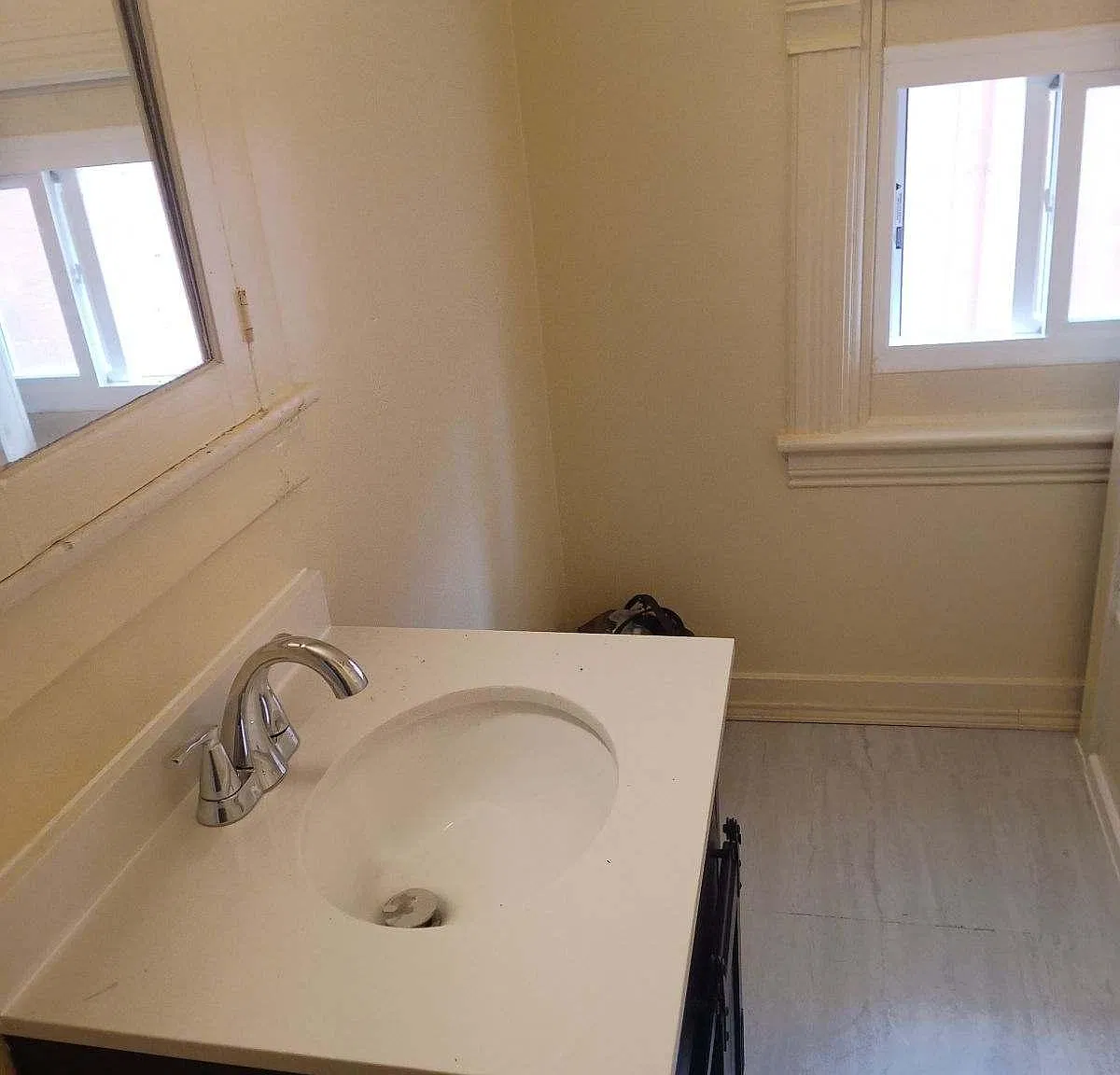 3 bed, 900 sqft, $1,100 — Photo 4