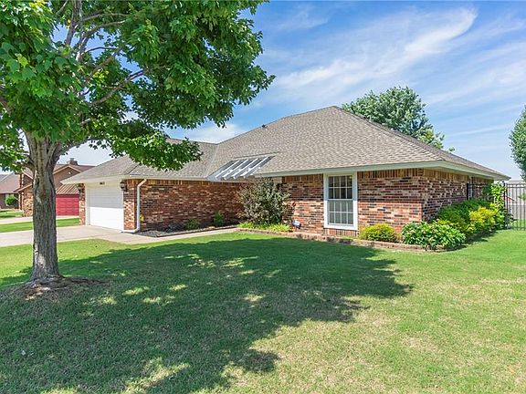 2nd image of 10613 W Country Dr