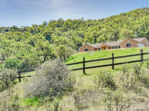 27557 Paradise Valley Ln, Clovis, CA 93619