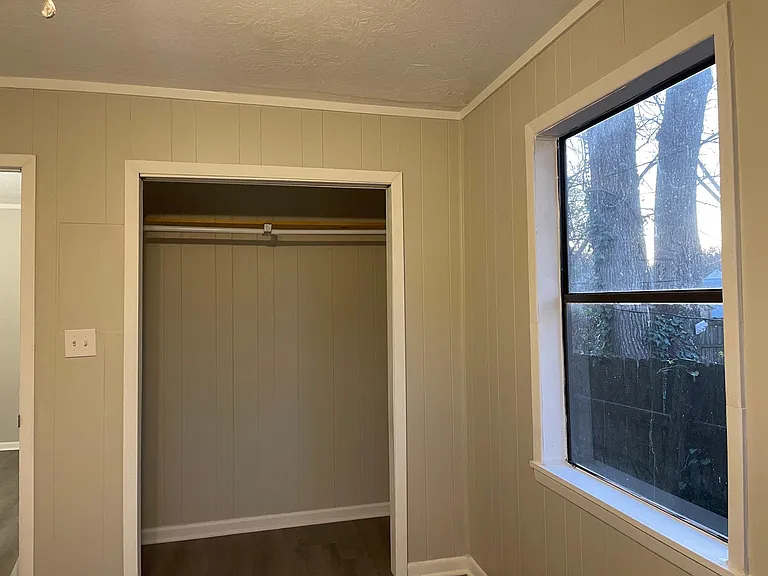 612 W Buena Vista Ave #1 — Photo 7