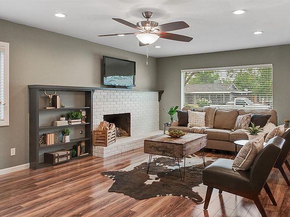 5th image of 305 W Earl Way