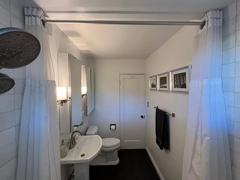 Bathroom 1
TONS OF STORAGE FOR A BEAUTY PRODUCT JUNKY!