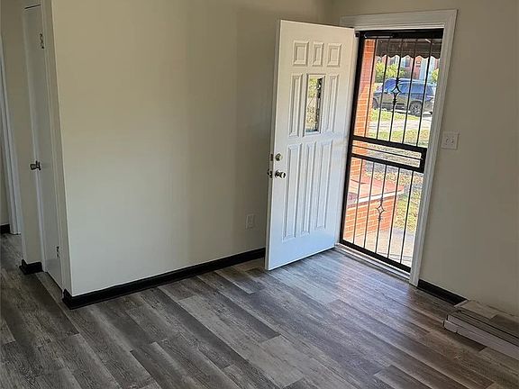 2nd image of 1831 E Park Place