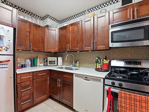 4th image of 45 River Dr S APT 311