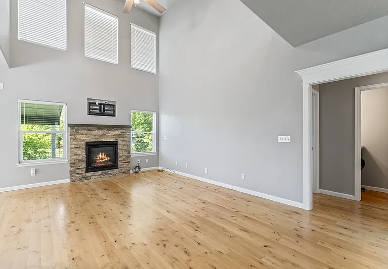 552 E Whitney Ct — Photo 16
