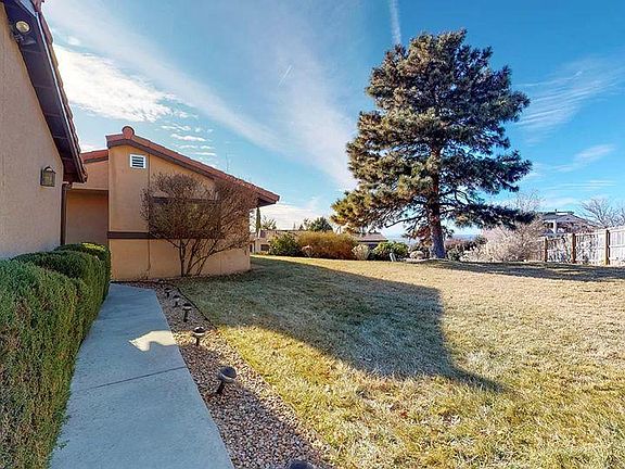 3rd image of 4441 Linden Ln NE