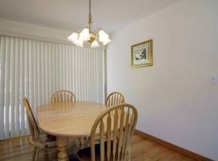 104 W Elaine Cir, Prospect Heights, IL