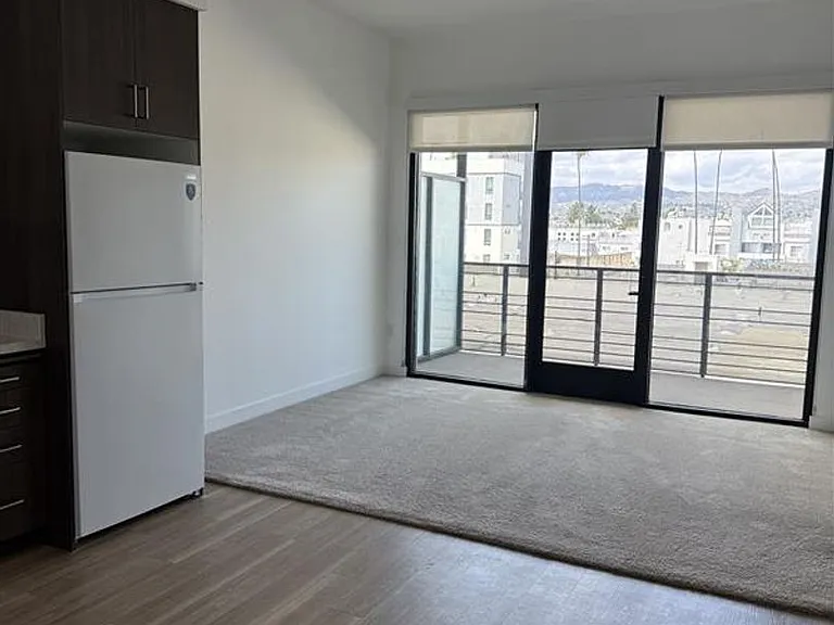 Maya Apartments at 535 Kingsley Dr in Los Angeles — Photo 76