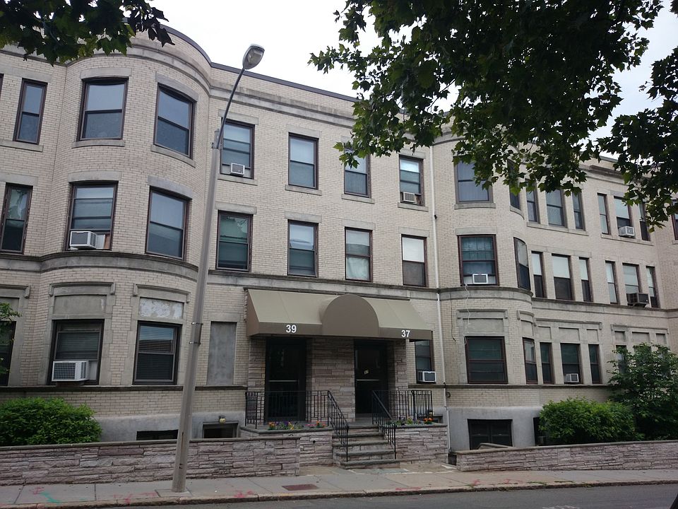 2nd image of 37 Saint Paul St APT 1