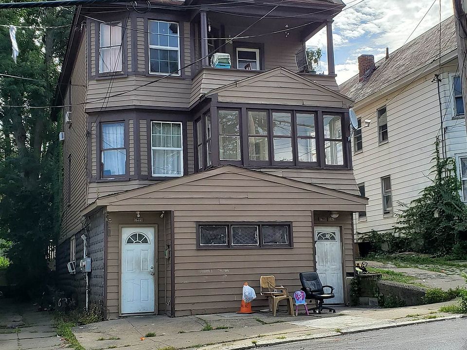 2nd image of 635 Crane St