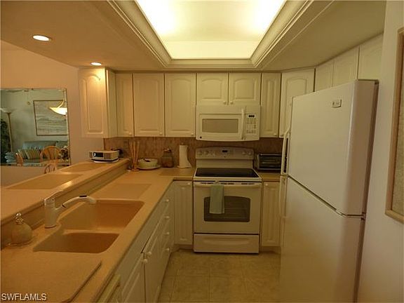 4th image of 25820 Hickory Blvd APT 406