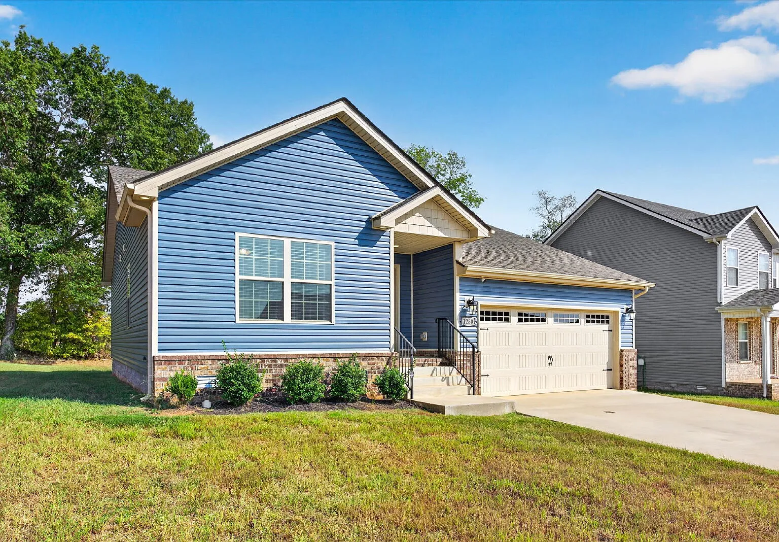 3 bed, 2.0 bath, 1374 sqft, $1,950 — Photo 2
