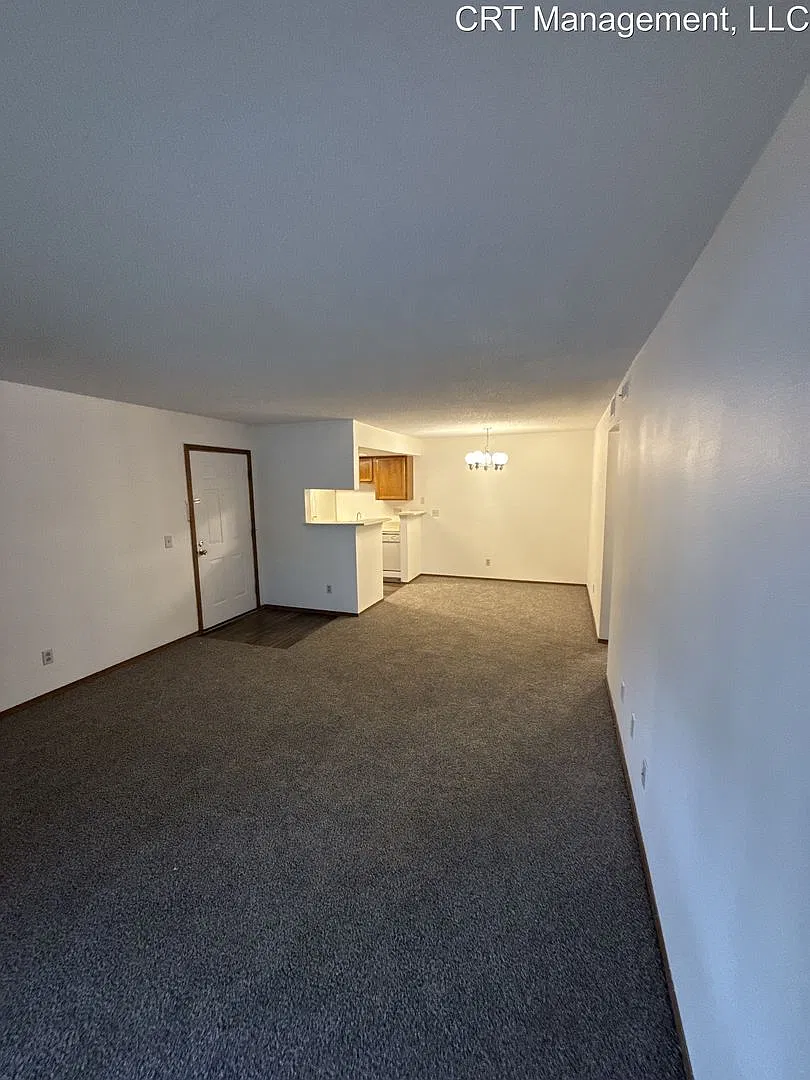 Spacious 1 Bed, 1 Bath Condo Prime Lowry Location! — Photo 3