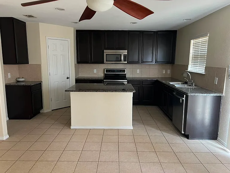 5716 Sapphire Pool Trl — Photo 6
