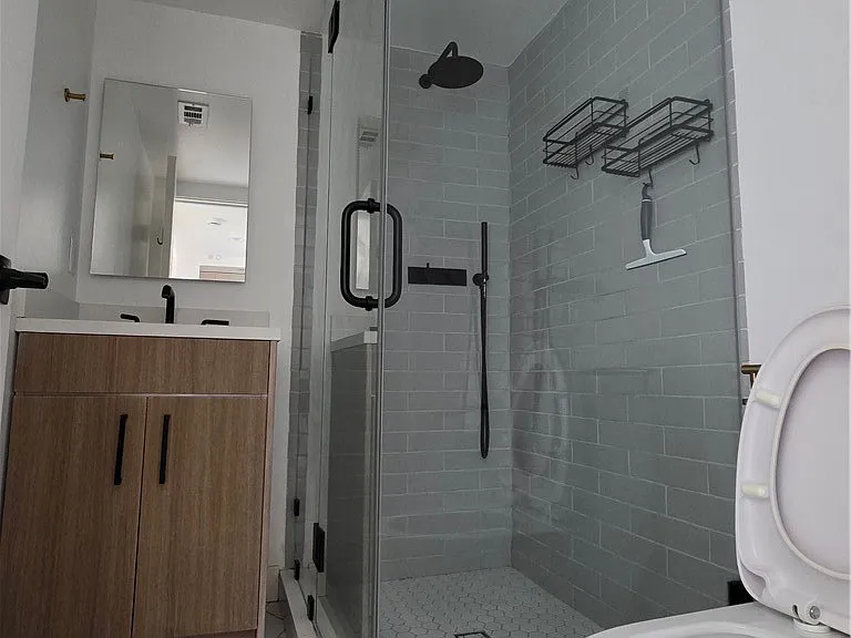 6130 Hazeltine Ave #3 — Photo 8