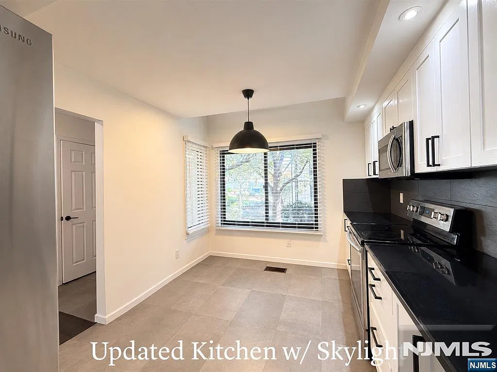3 bed, 2.5 bath, $4,400 — Photo 4