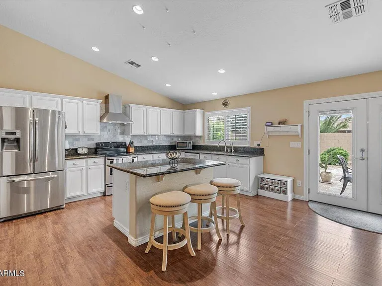 15257 W Hearn Rd — Photo 11